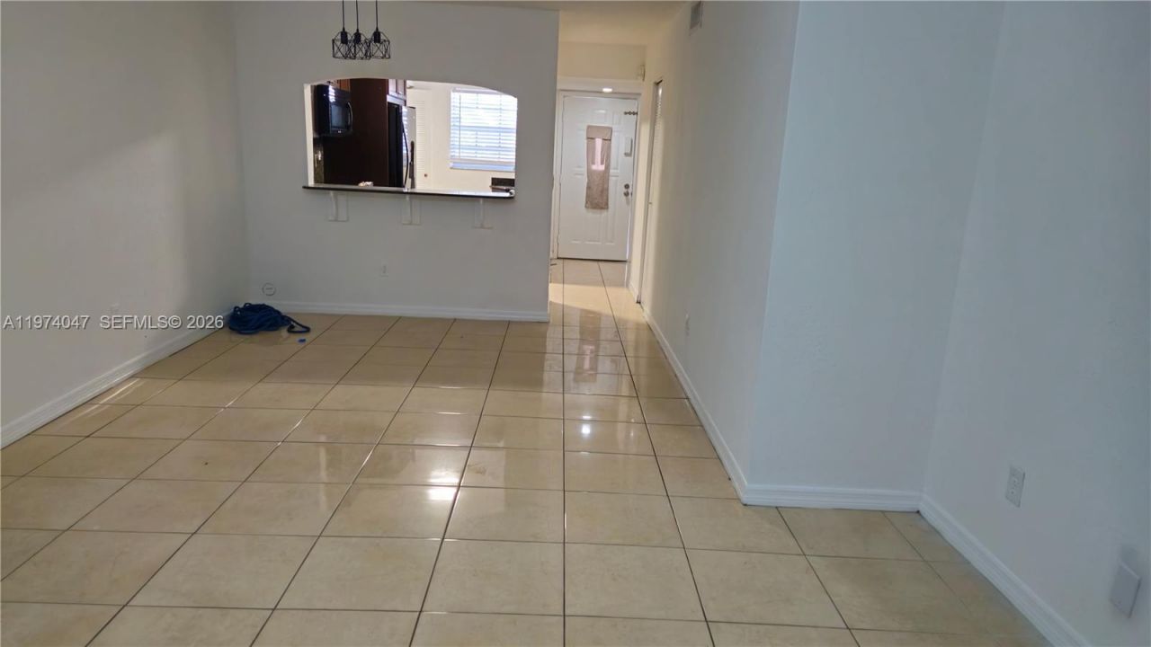 426 NE 210th Cir Ter, Unit 101-2, Miami, FL 33179 Photo