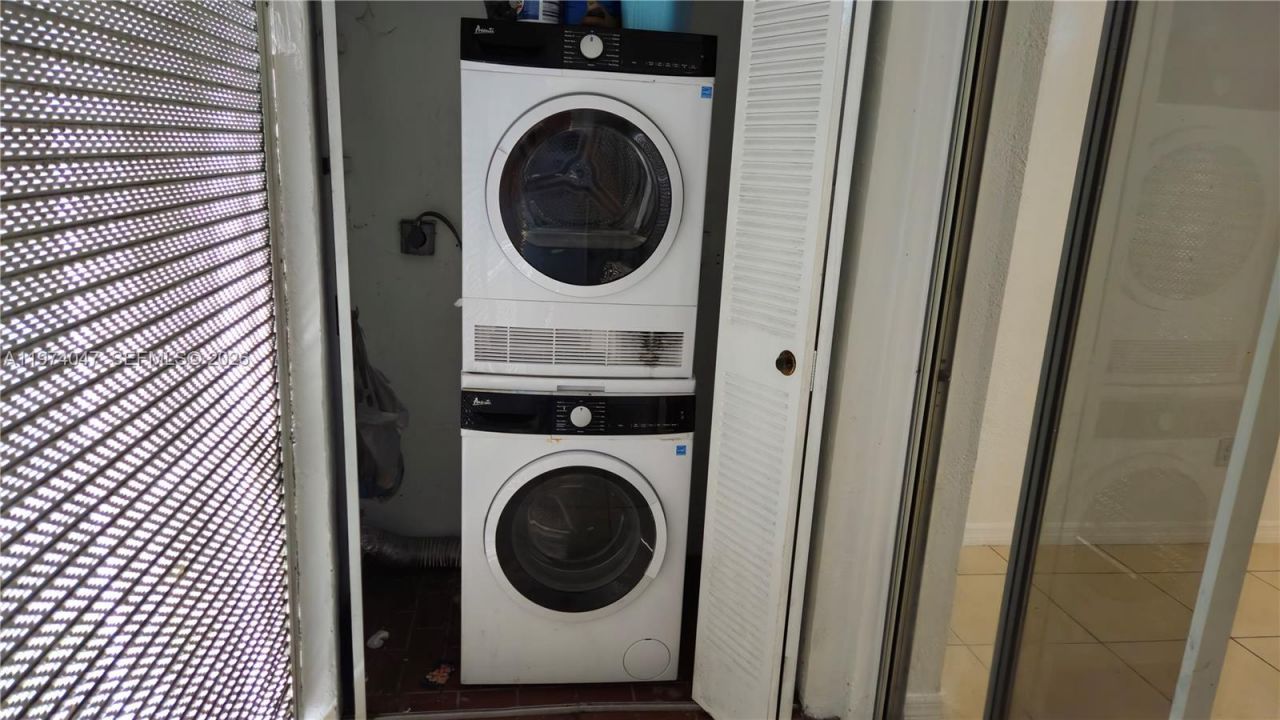 426 NE 210th Cir Ter, Unit 101-2, Miami, FL 33179 Photo