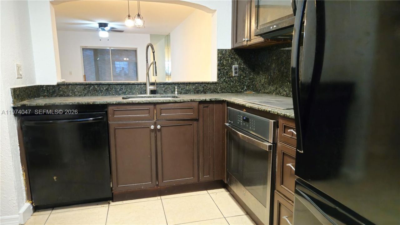 426 NE 210th Cir Ter, Unit 101-2, Miami, FL 33179 Photo