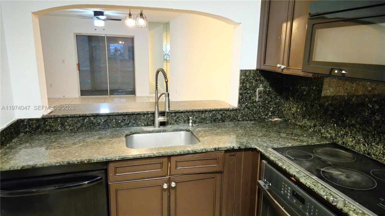 426 NE 210th Cir Ter, Unit 101-2, Miami, FL 33179 Photo