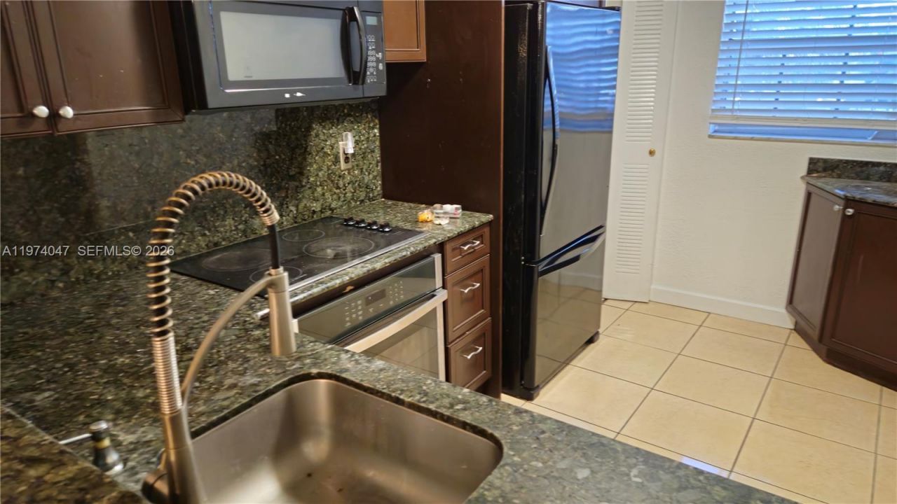 426 NE 210th Cir Ter, Unit 101-2, Miami, FL 33179 Photo