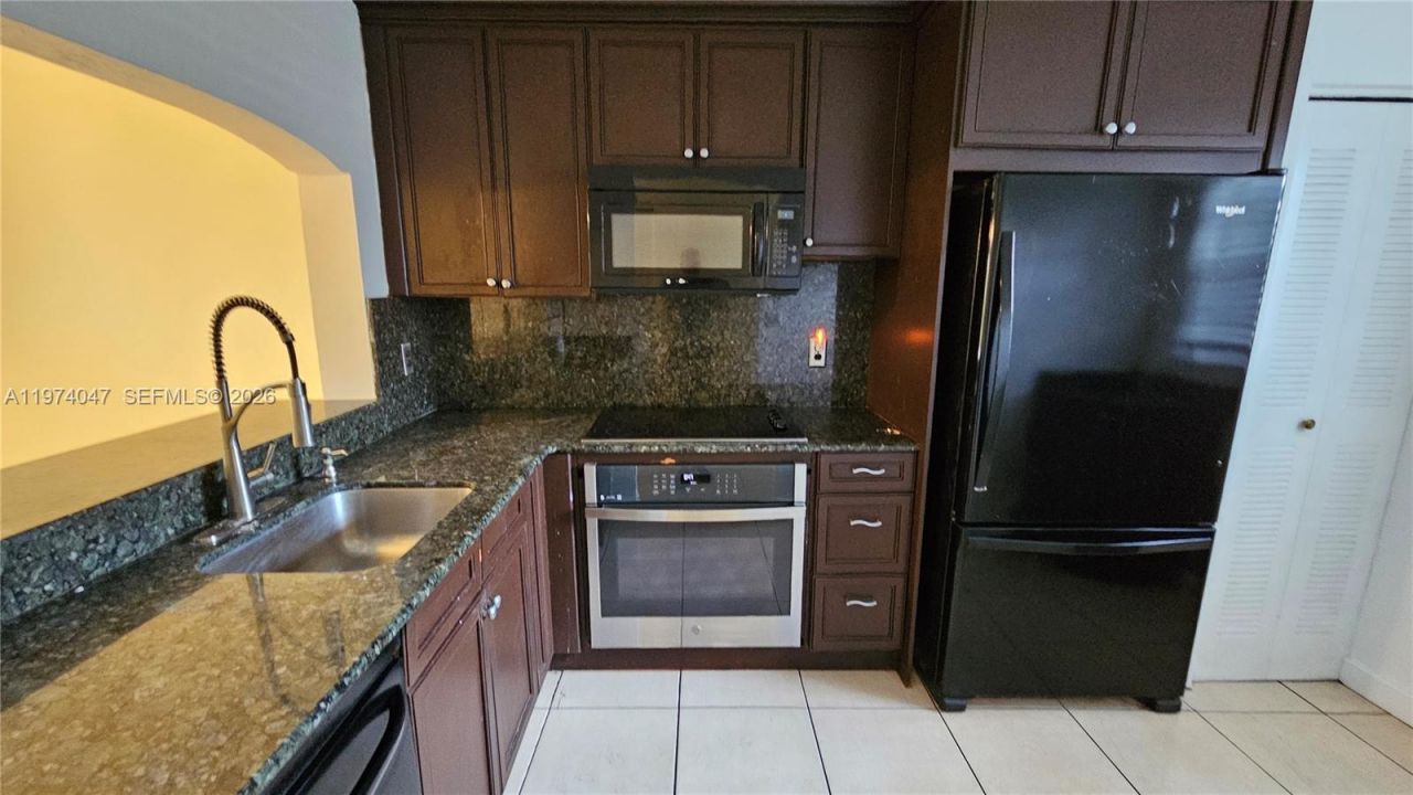 426 NE 210th Cir Ter, Unit 101-2, Miami, FL 33179 Photo