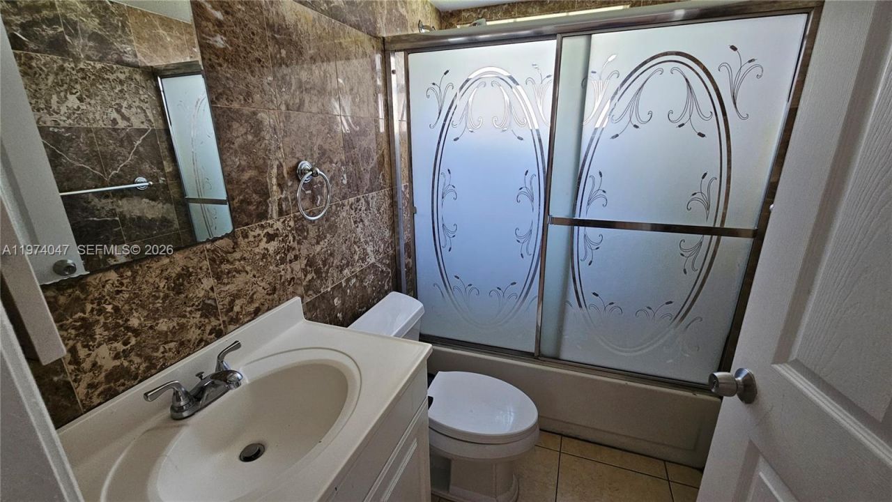 426 NE 210th Cir Ter, Unit 101-2, Miami, FL 33179 Photo