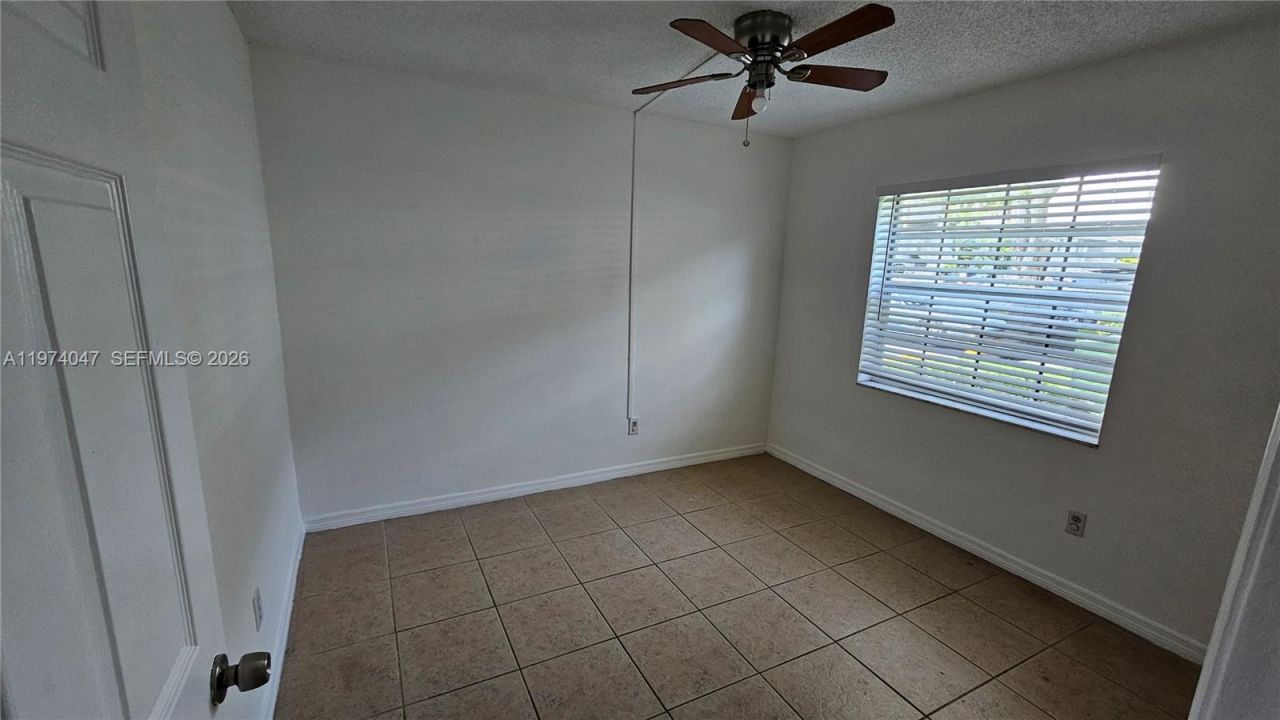 426 NE 210th Cir Ter, Unit 101-2, Miami, FL 33179 Photo