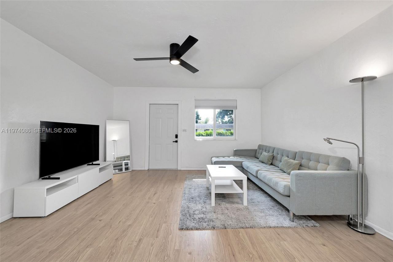 1001 NE 110th St , Unit 1003, Biscayne Park, FL 33161 Photo