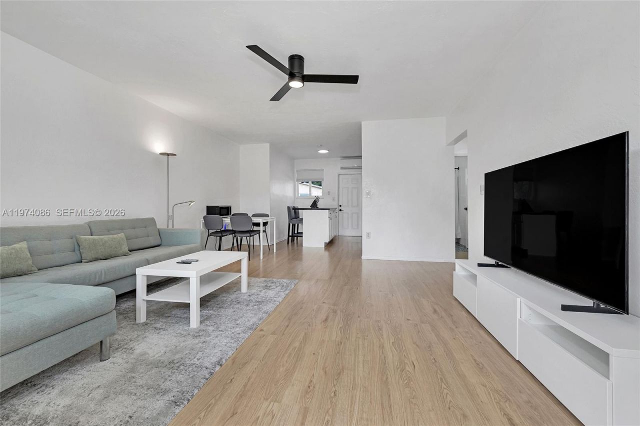 1001 NE 110th St , Unit 1003, Biscayne Park, FL 33161 Photo