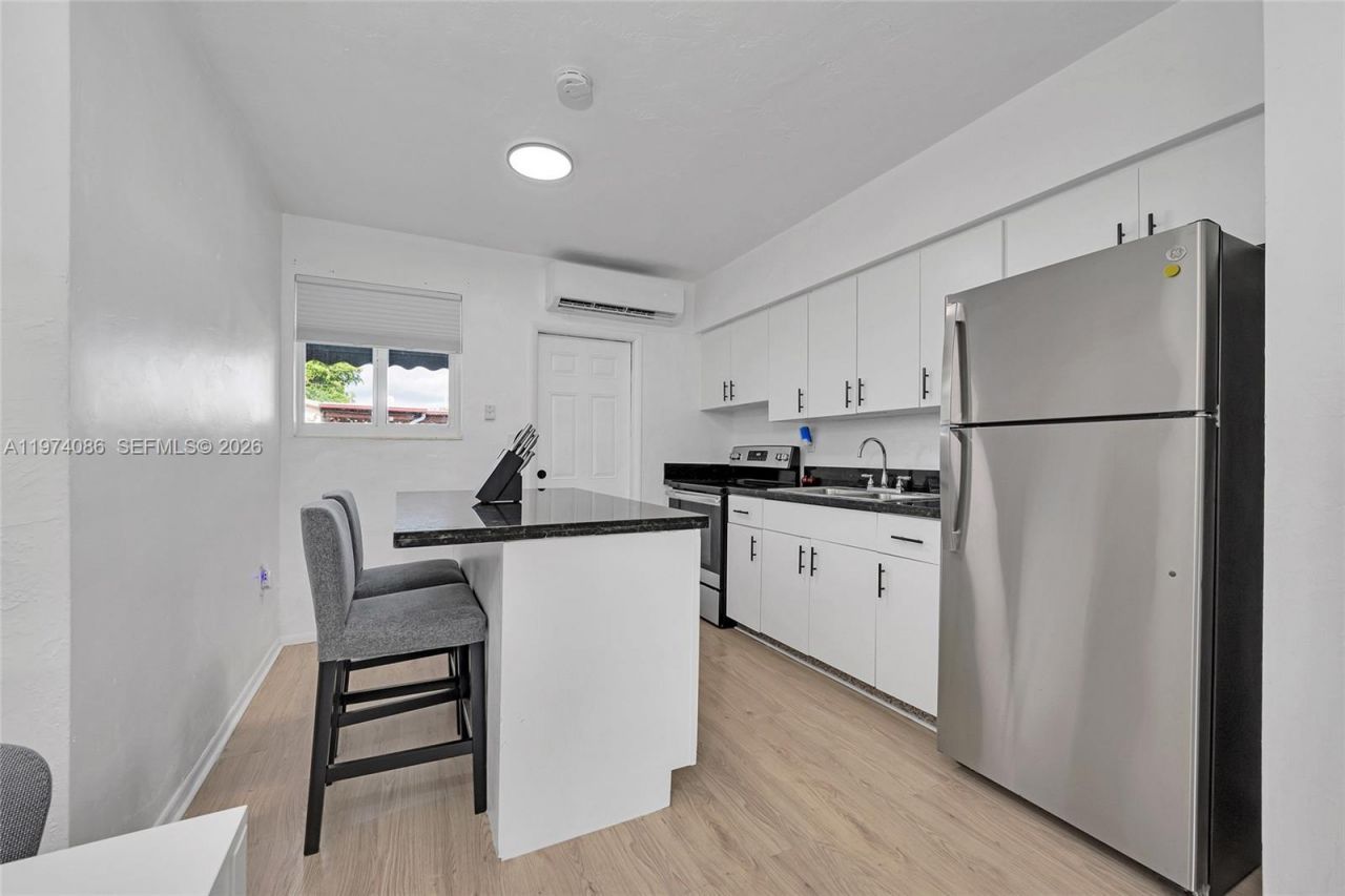 1001 NE 110th St , Unit 1003, Biscayne Park, FL 33161 Photo