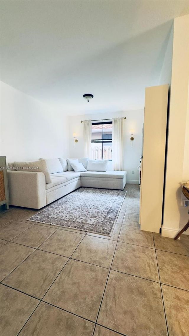 10131 NW 10th St, Miami, FL 33172 Photo