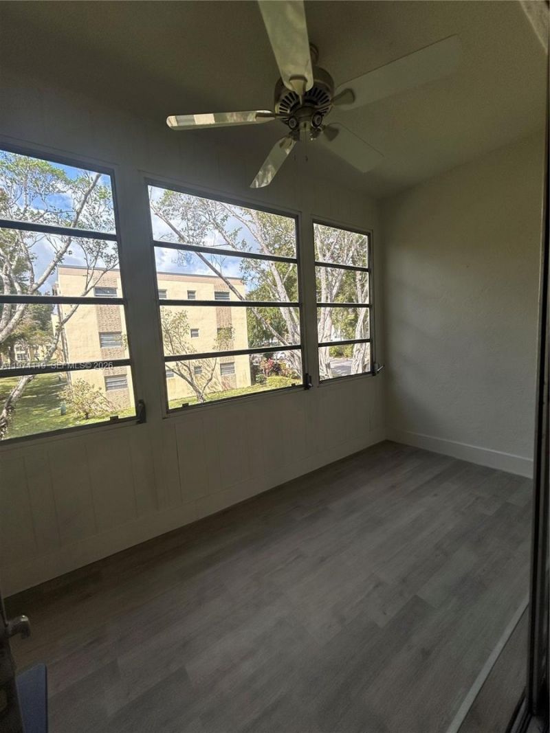 301 Cambridge Rd , Unit 211, Hollywood, FL 33024 Photo