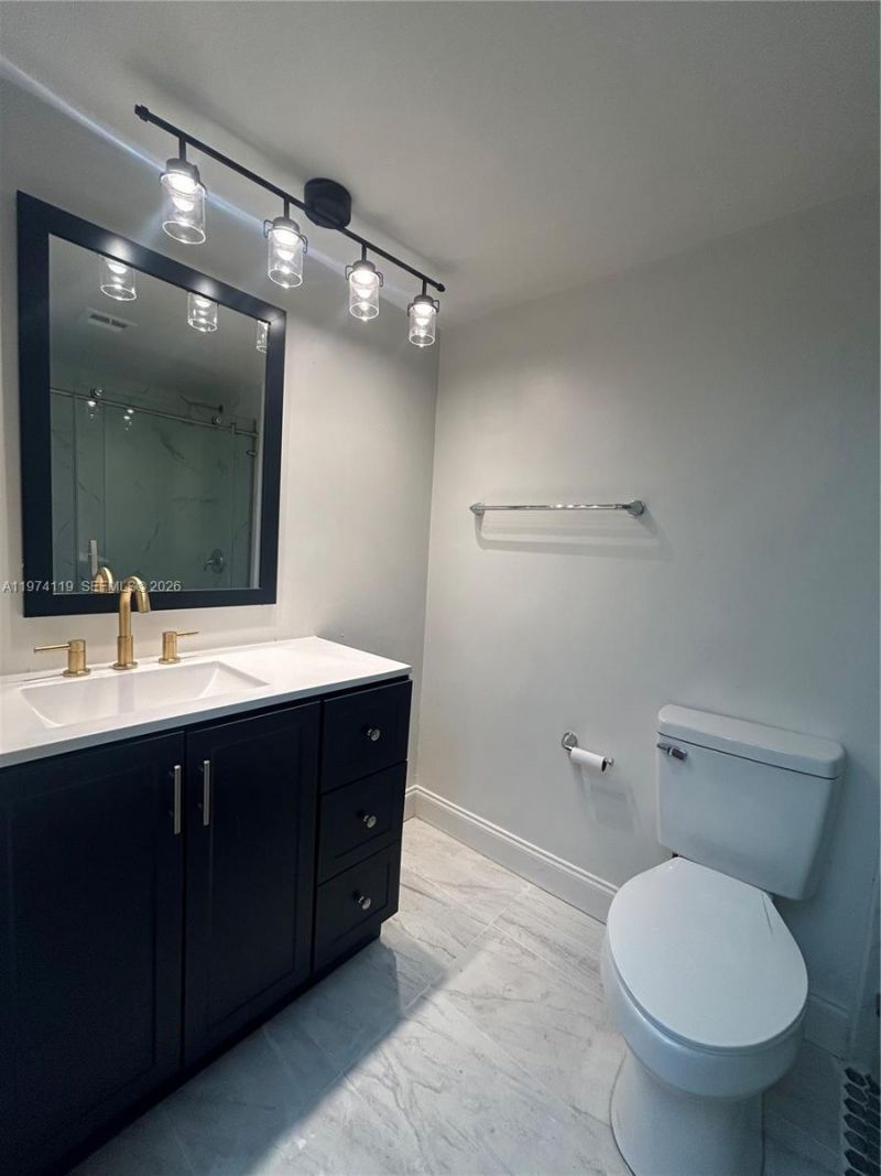 301 Cambridge Rd , Unit 211, Hollywood, FL 33024 Photo