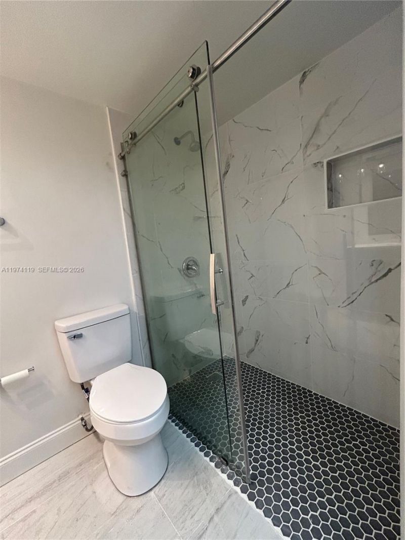 301 Cambridge Rd , Unit 211, Hollywood, FL 33024 Photo