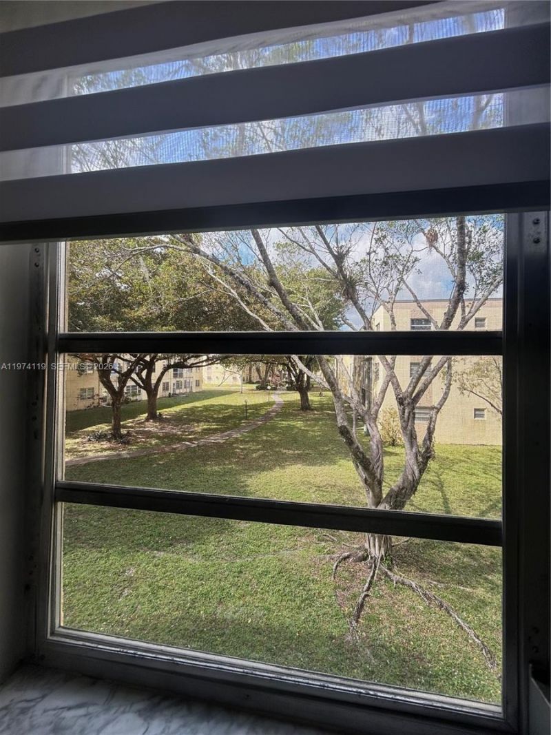 301 Cambridge Rd , Unit 211, Hollywood, FL 33024 Photo