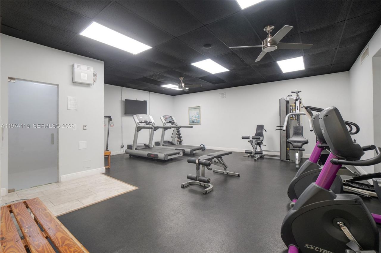 301 Cambridge Rd , Unit 211, Hollywood, FL 33024 Photo