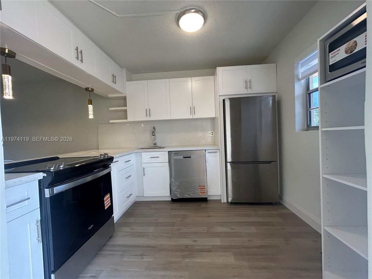 301 Cambridge Rd , Unit 211, Hollywood, FL 33024 Photo