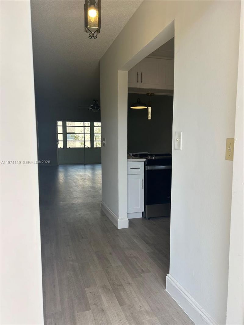 301 Cambridge Rd , Unit 211, Hollywood, FL 33024 Photo