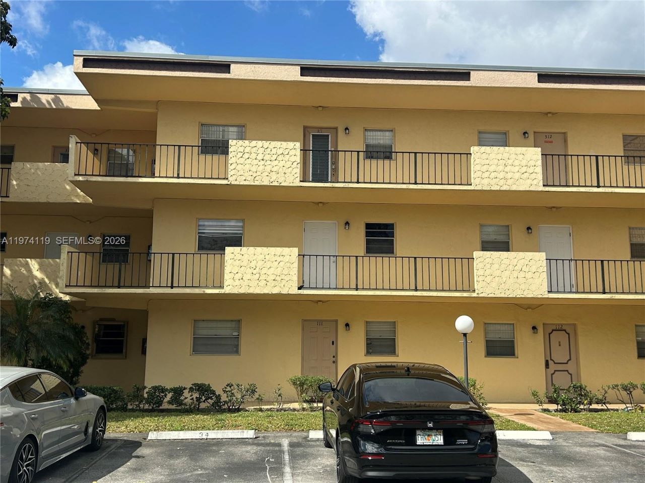 301 Cambridge Rd , Unit 211, Hollywood, FL 33024 Photo