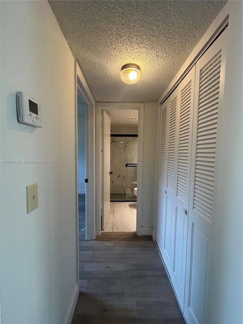 301 Cambridge Rd , Unit 211, Hollywood, FL 33024 Photo