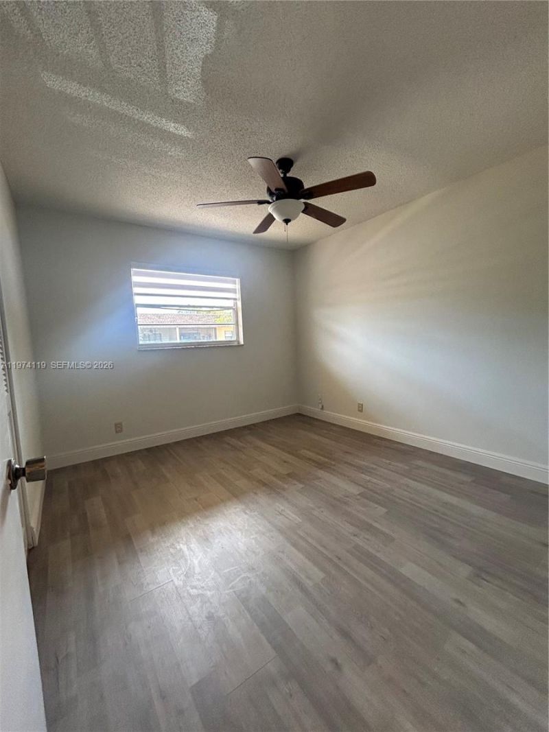 301 Cambridge Rd , Unit 211, Hollywood, FL 33024 Photo