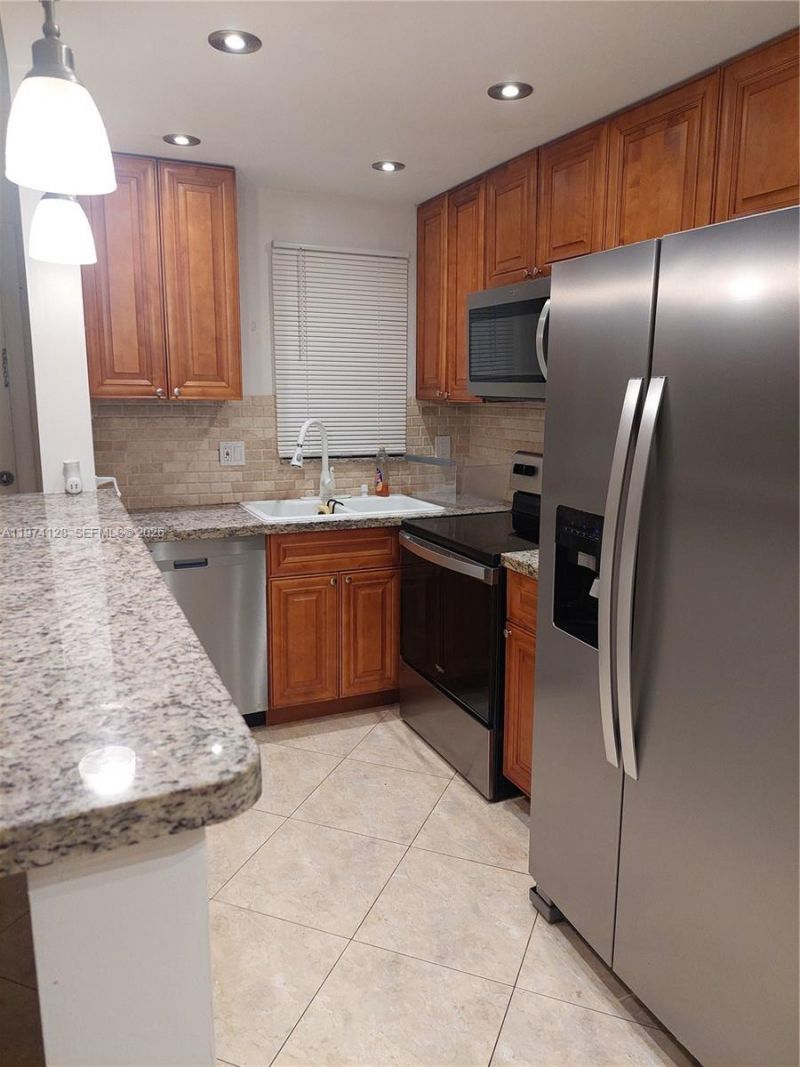 714 NE 10th St, Unit 103, Hallandale Beach, FL 33009 Photo