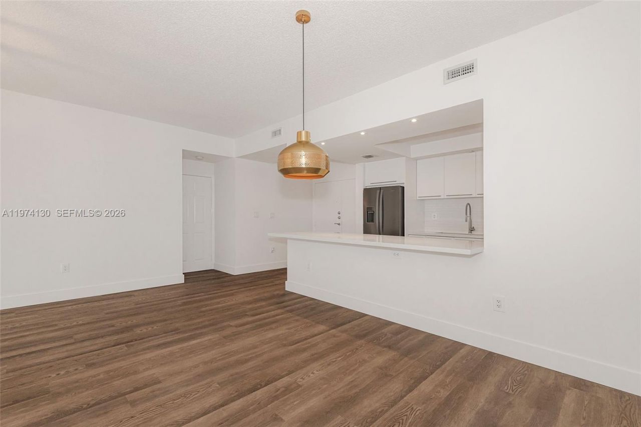 9725 NW 52nd St , Unit 213, Doral, FL 33178 Photo