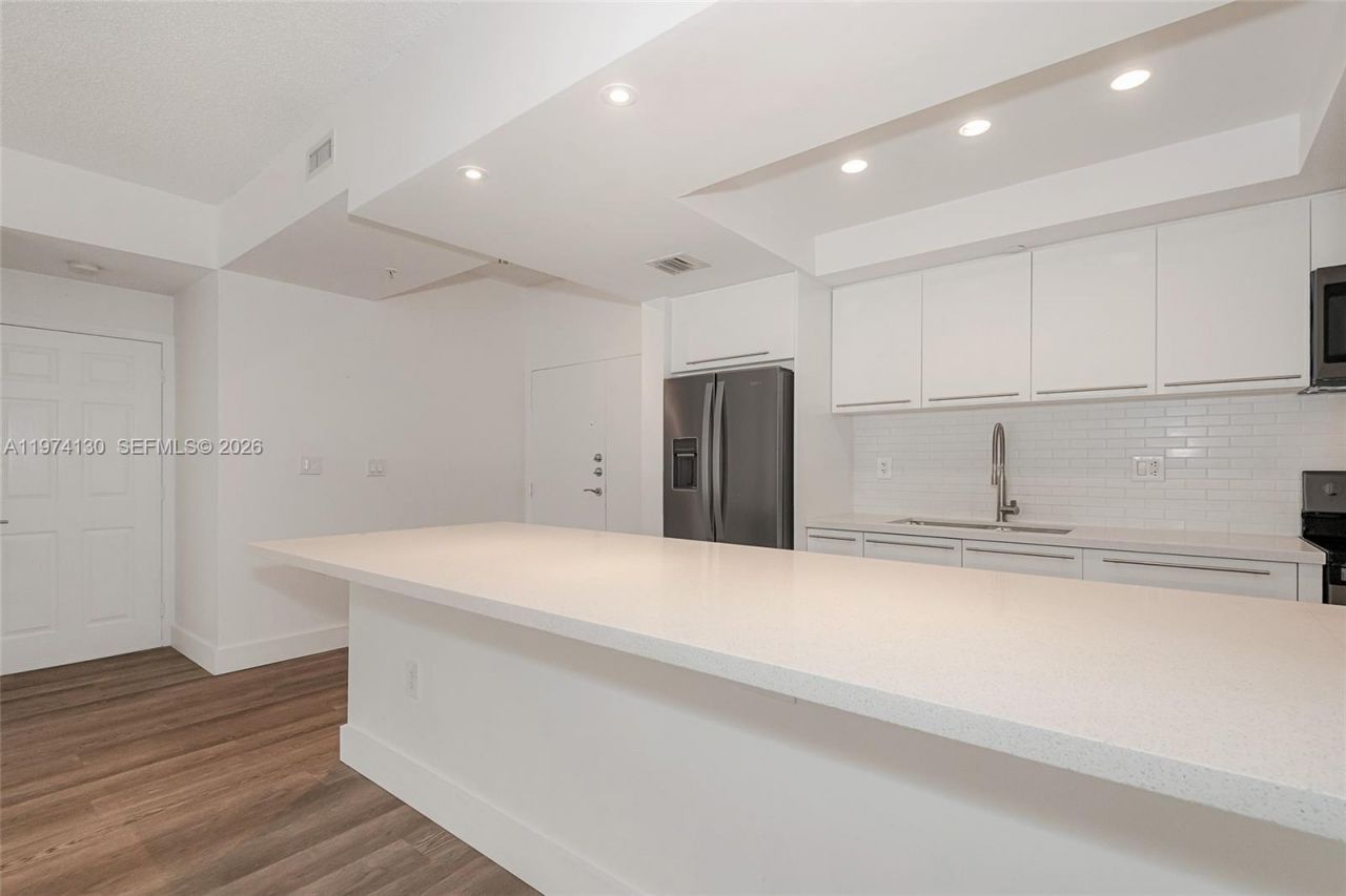 9725 NW 52nd St , Unit 213, Doral, FL 33178 Photo