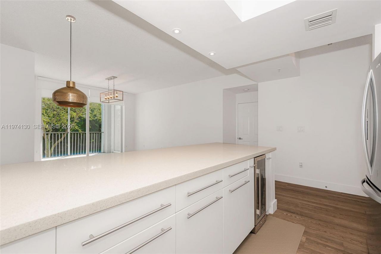 9725 NW 52nd St , Unit 213, Doral, FL 33178 Photo