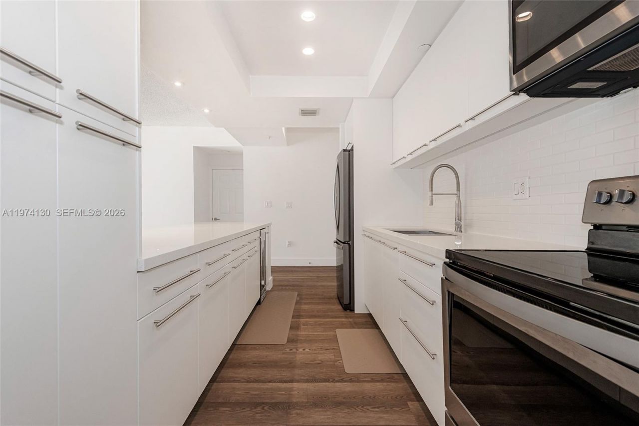 9725 NW 52nd St , Unit 213, Doral, FL 33178 Photo