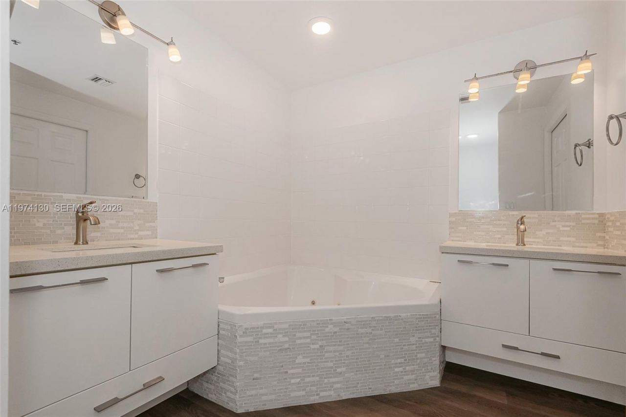 9725 NW 52nd St , Unit 213, Doral, FL 33178 Photo