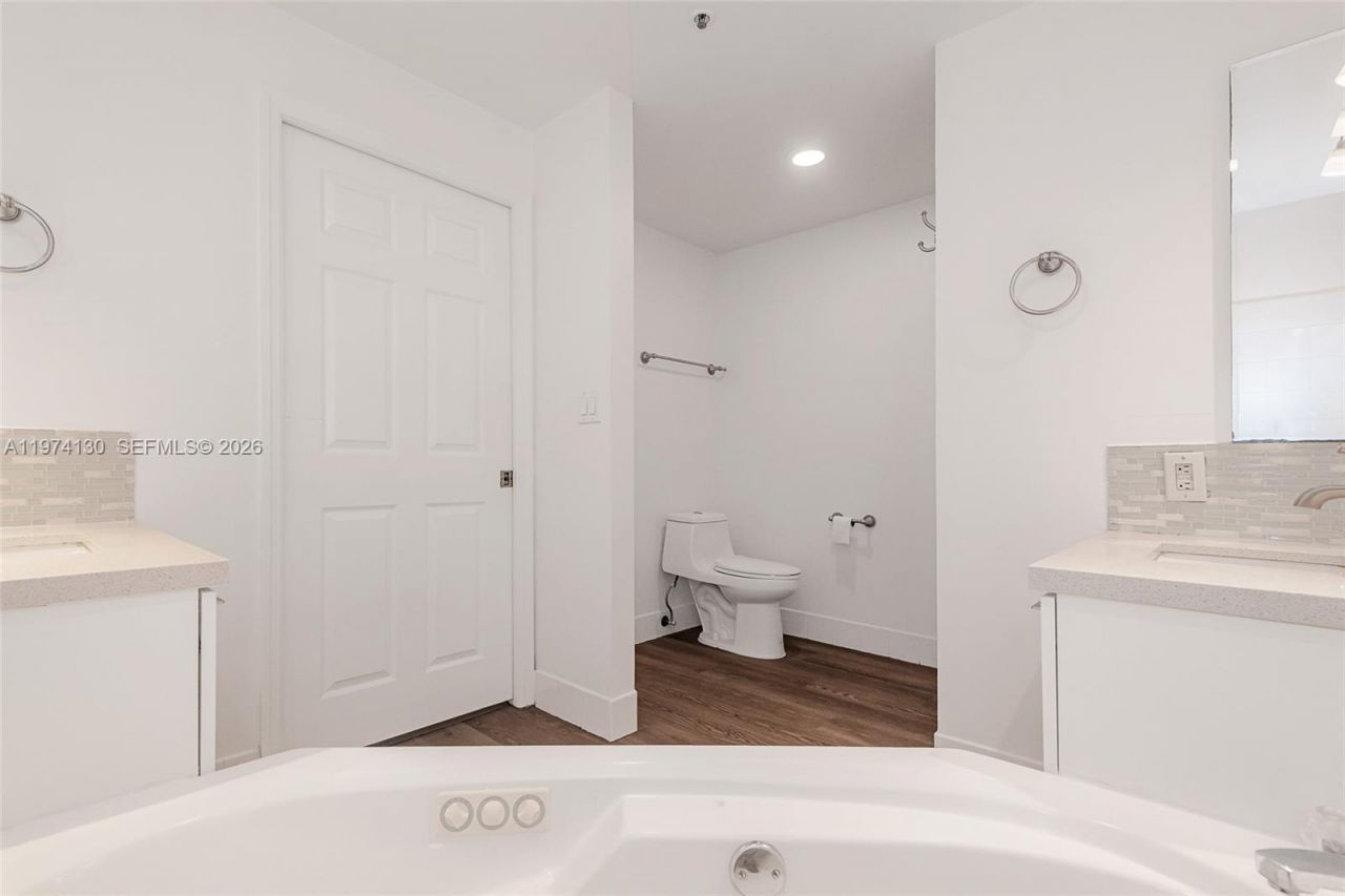 9725 NW 52nd St , Unit 213, Doral, FL 33178 Photo