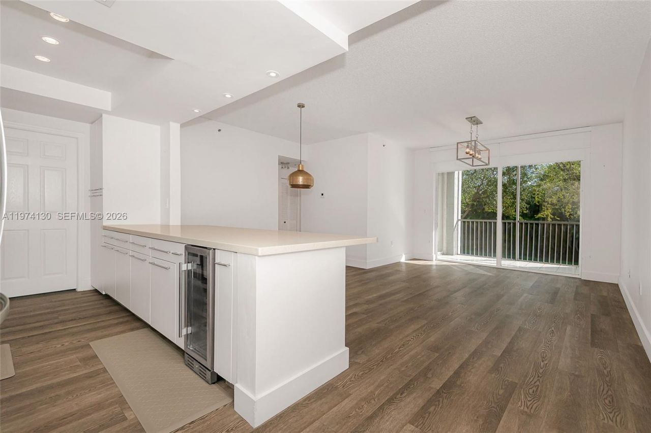 9725 NW 52nd St , Unit 213, Doral, FL 33178 Photo