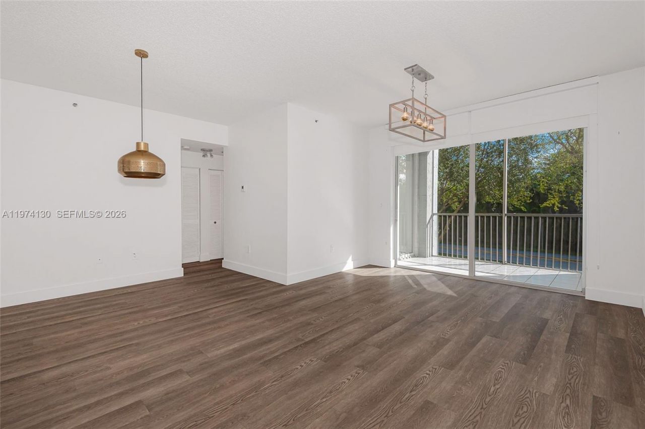9725 NW 52nd St , Unit 213, Doral, FL 33178 Photo