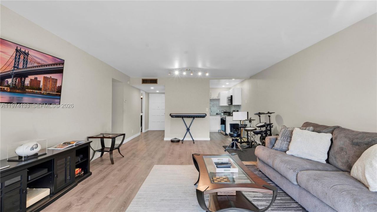 6301 N Falls Cir Dr, Unit 206, Lauderhill, FL 33319 Photo