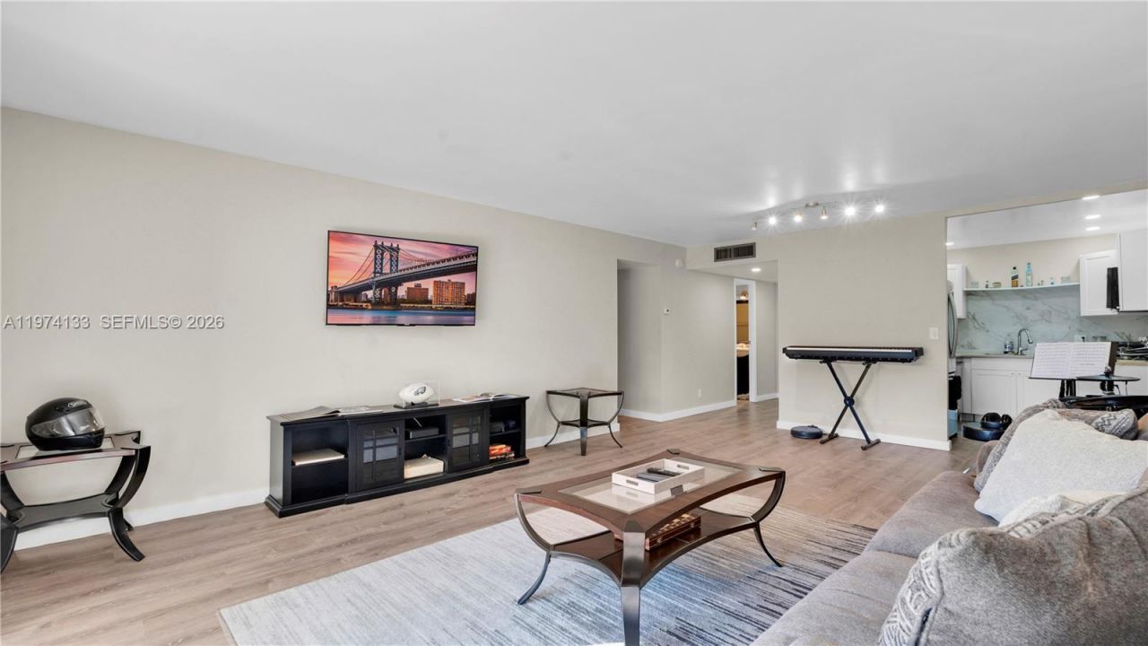 6301 N Falls Cir Dr, Unit 206, Lauderhill, FL 33319 Photo