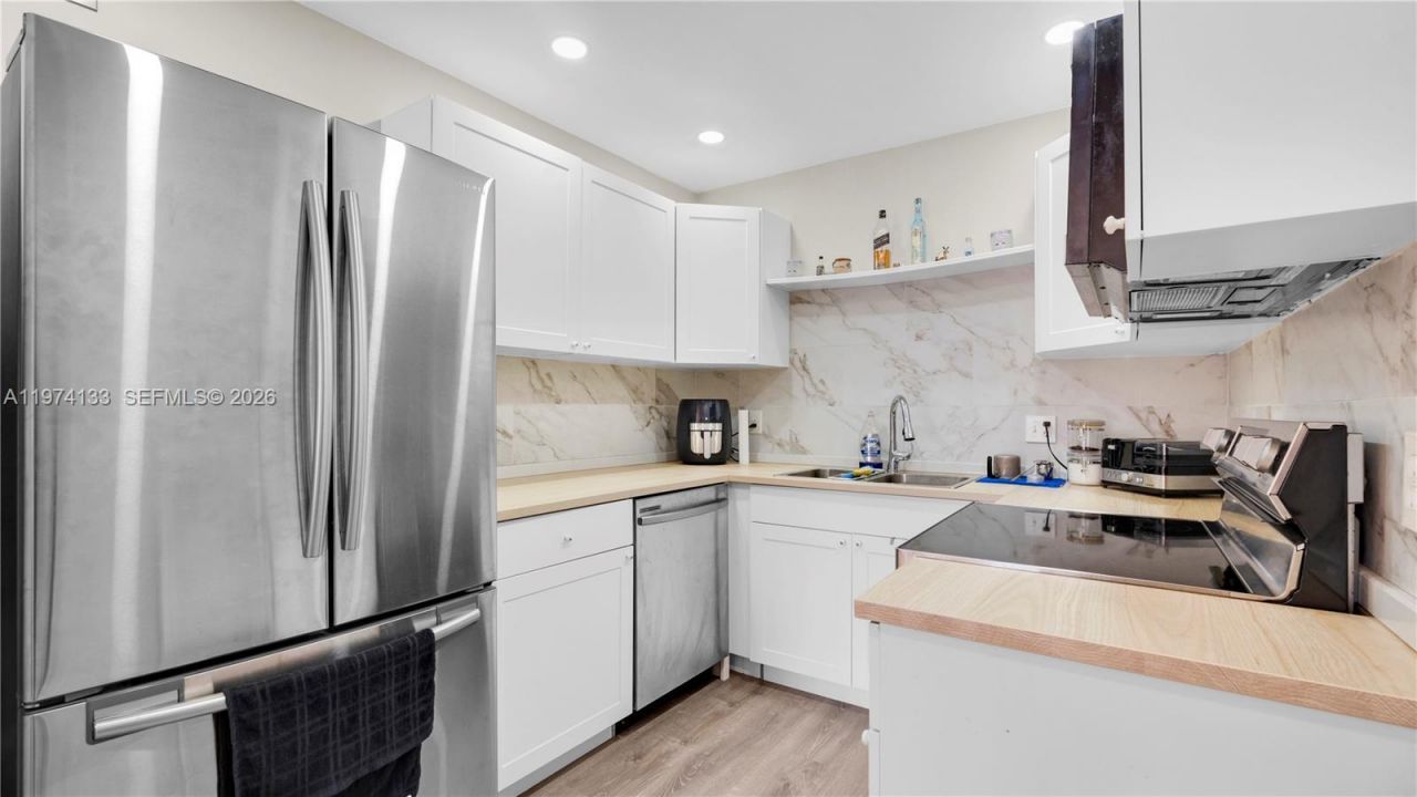 6301 N Falls Cir Dr, Unit 206, Lauderhill, FL 33319 Photo