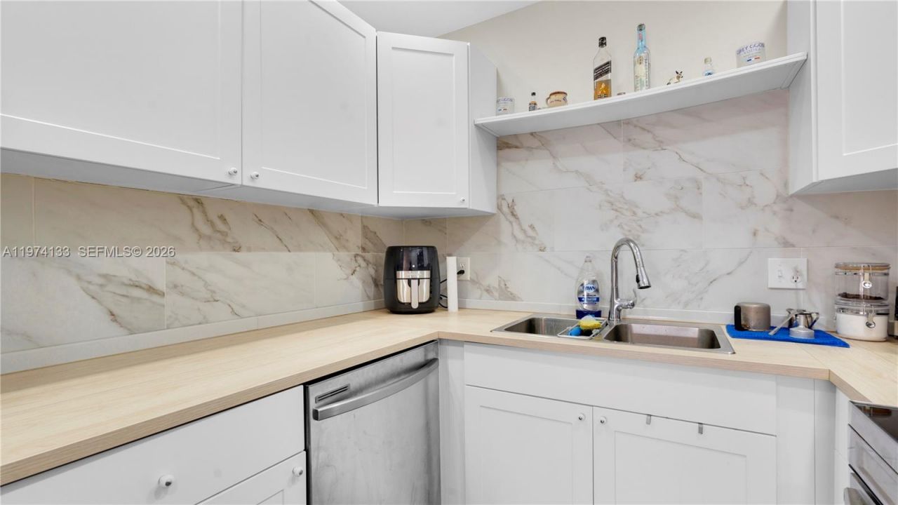 6301 N Falls Cir Dr, Unit 206, Lauderhill, FL 33319 Photo