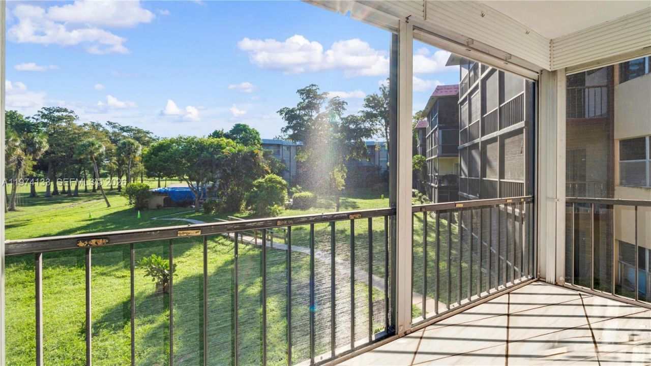 6301 N Falls Cir Dr, Unit 206, Lauderhill, FL 33319 Photo