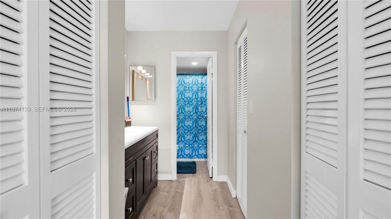 6301 N Falls Cir Dr, Unit 206, Lauderhill, FL 33319 Photo