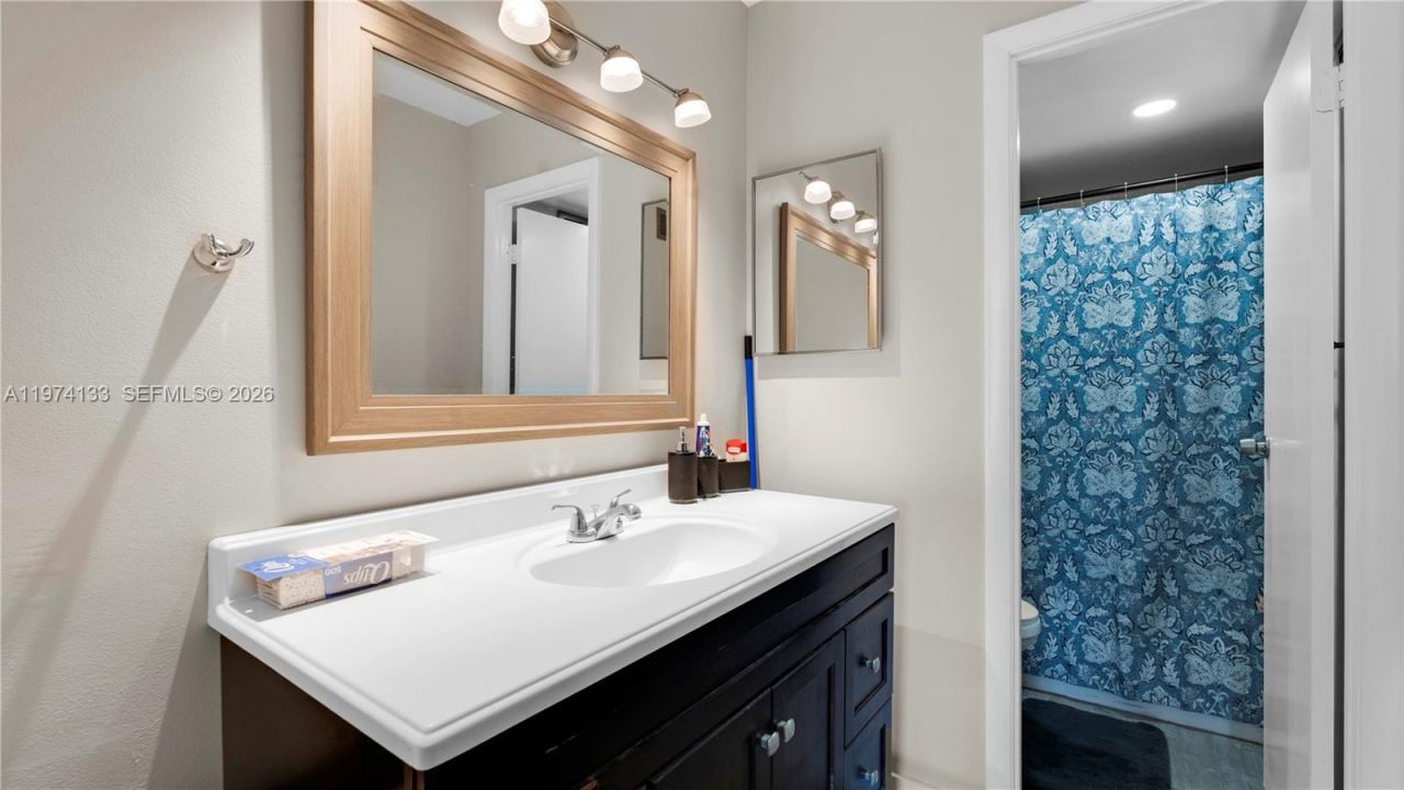 6301 N Falls Cir Dr, Unit 206, Lauderhill, FL 33319 Photo