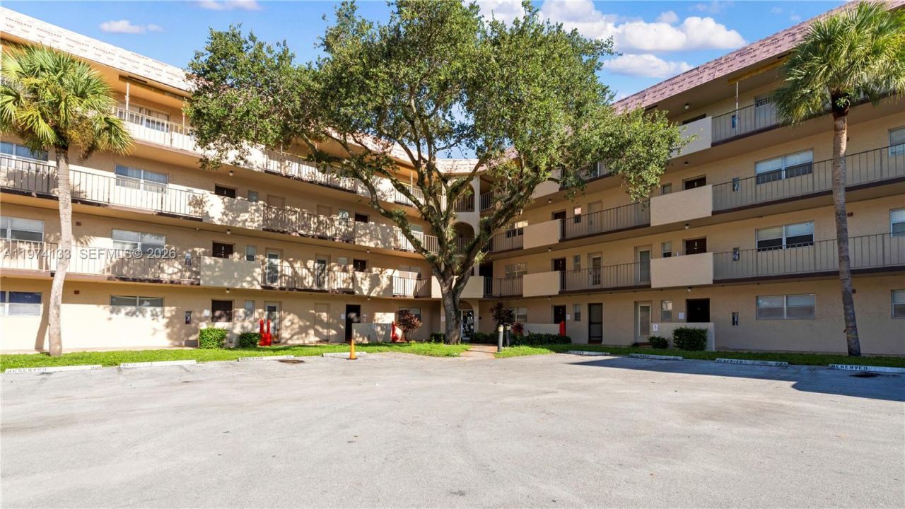 6301 N Falls Cir Dr, Unit 206, Lauderhill, FL 33319 Photo