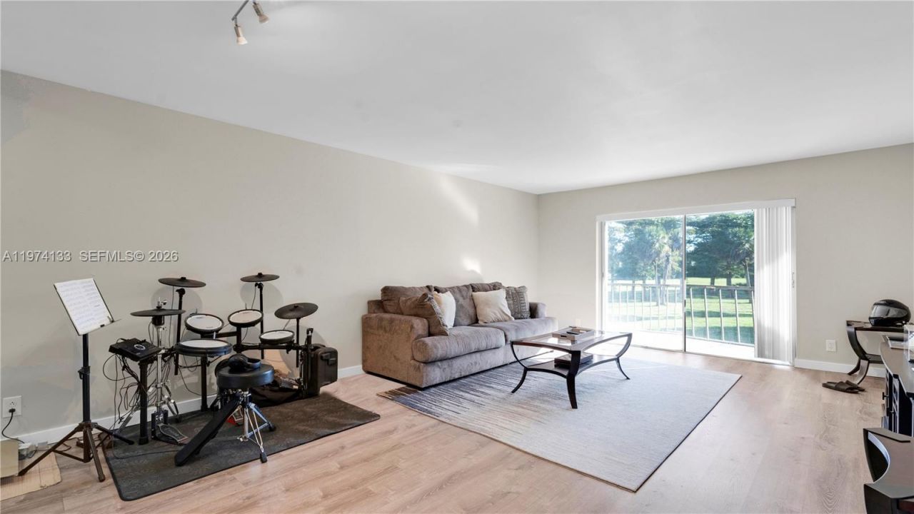 6301 N Falls Cir Dr, Unit 206, Lauderhill, FL 33319 Photo