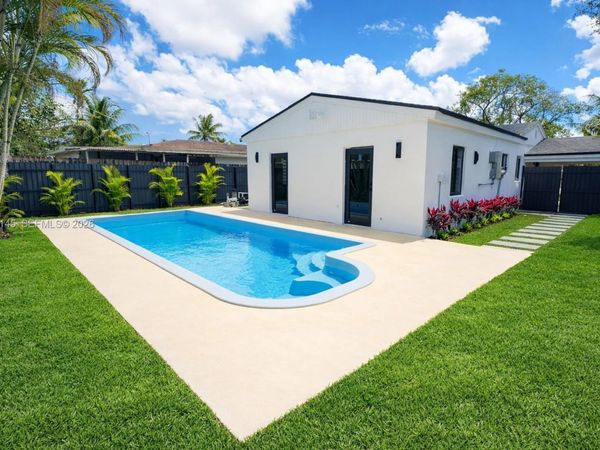 1645 NE 180th St, North Miami Beach, FL 33162