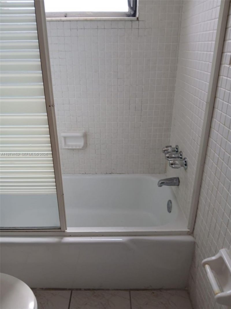 180 NE 12th Ave, Unit 15A, Hallandale Beach, FL 33009 Photo