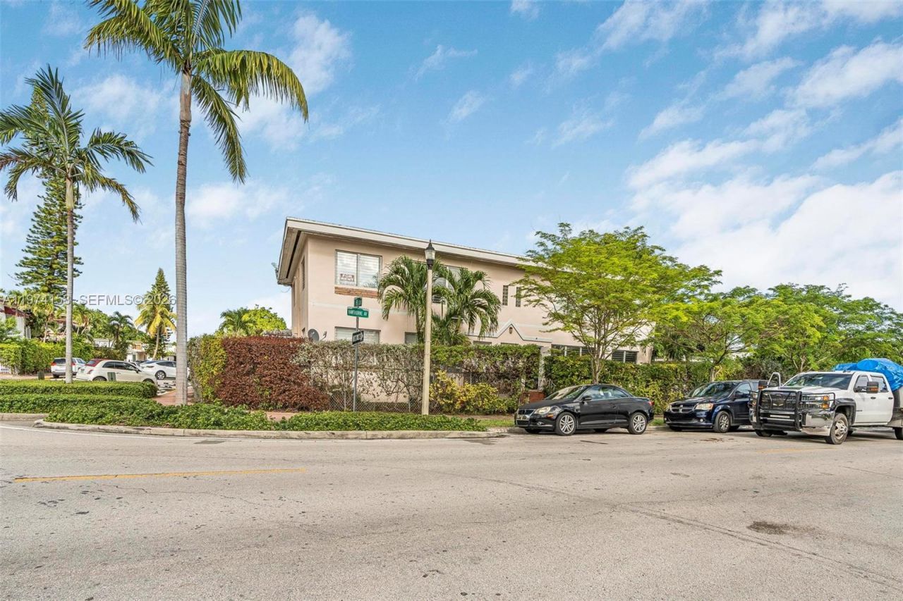 8031 Hawthorne Ave , Miami Beach, FL 33141 Photo