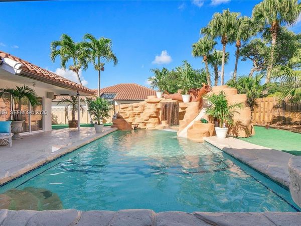 2900 NW 25th Way , Boca Raton, FL 33434