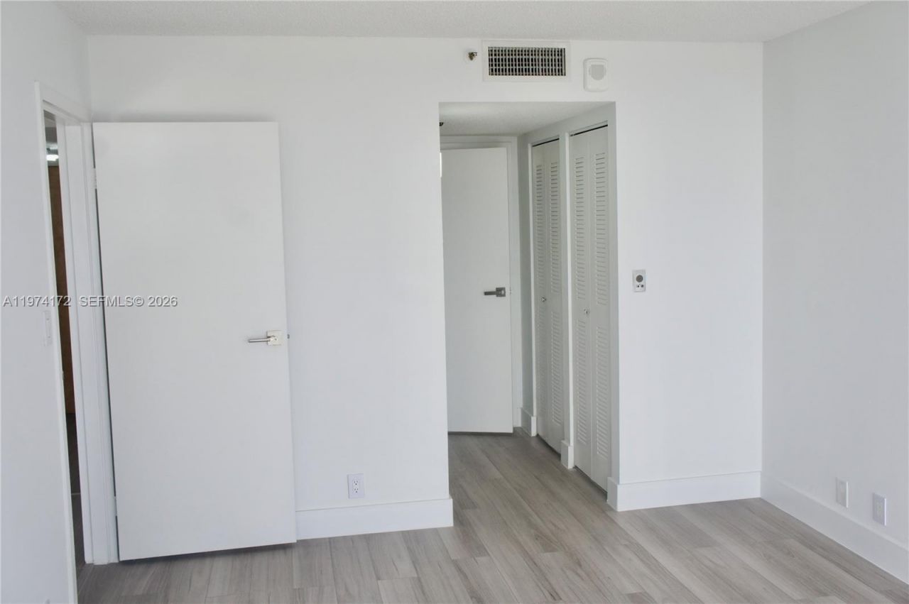 7601 E Treasure Dr, Unit 1406, North Bay Village, FL 33141 Photo