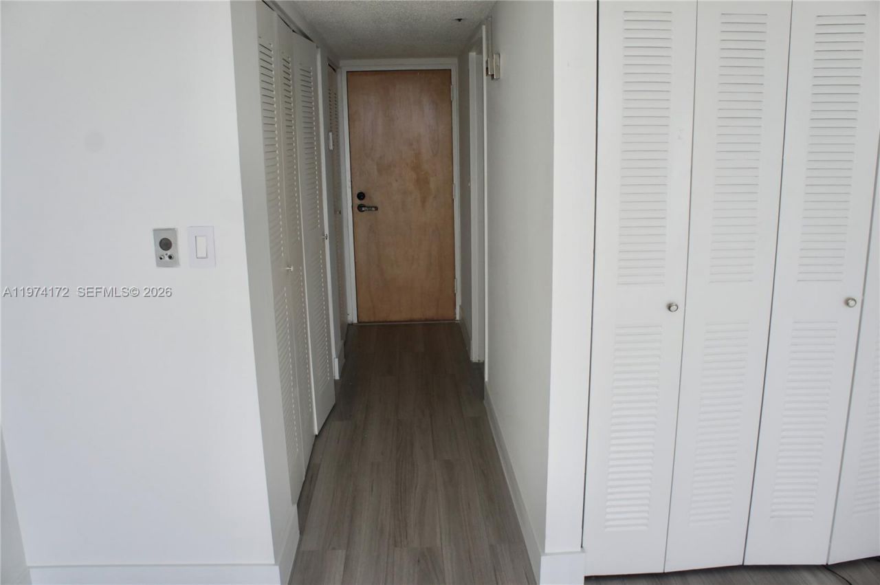 7601 E Treasure Dr, Unit 1406, North Bay Village, FL 33141 Photo