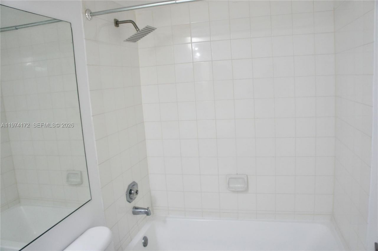 7601 E Treasure Dr, Unit 1406, North Bay Village, FL 33141 Photo