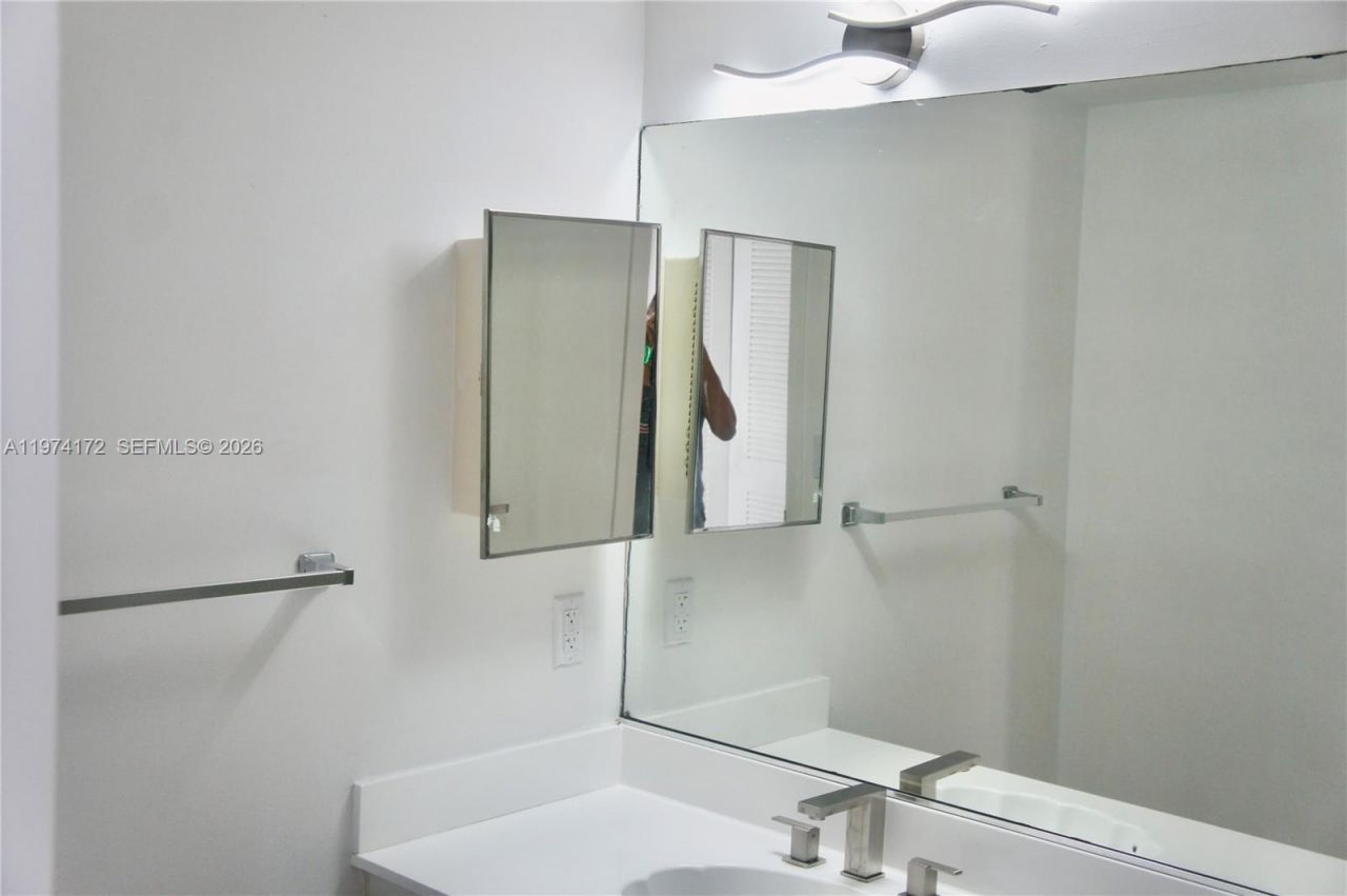 7601 E Treasure Dr, Unit 1406, North Bay Village, FL 33141 Photo