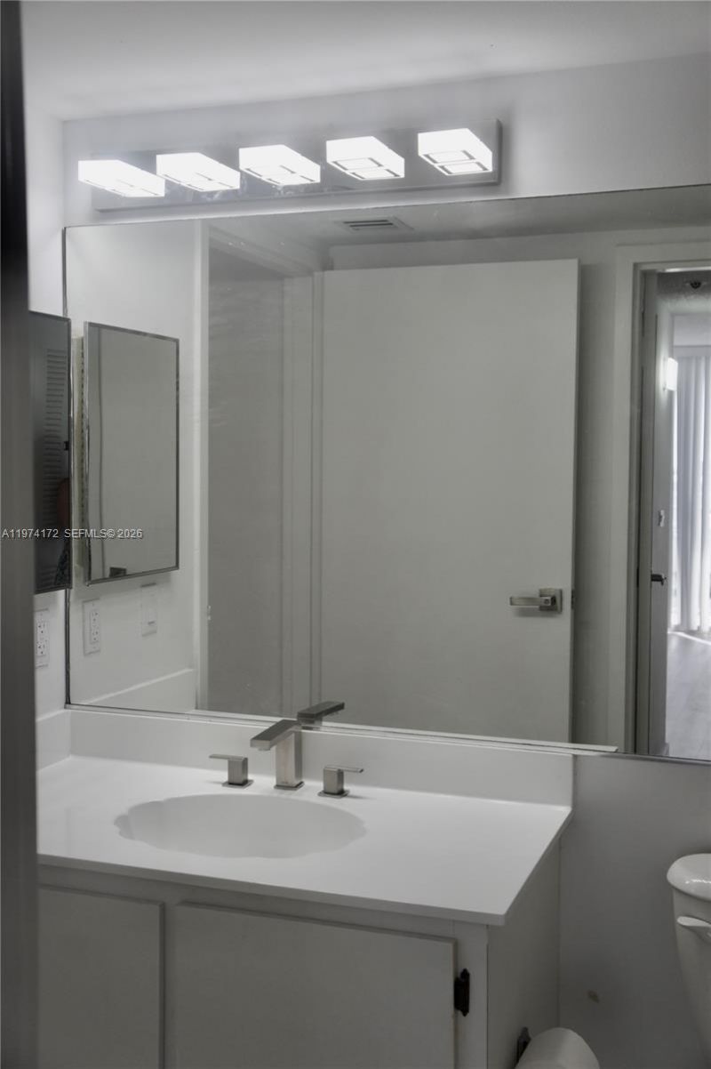 7601 E Treasure Dr, Unit 1406, North Bay Village, FL 33141 Photo