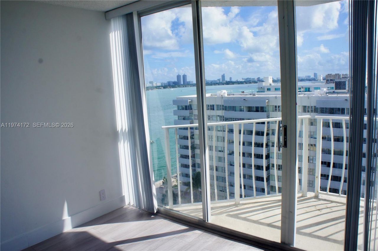 7601 E Treasure Dr, Unit 1406, North Bay Village, FL 33141 Photo